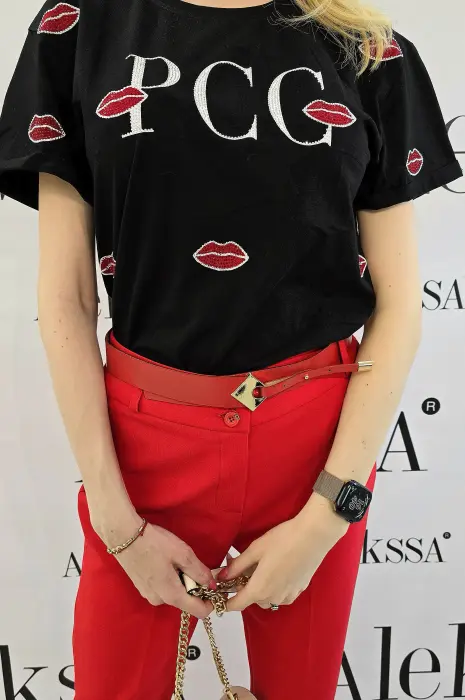 Червен панталон - Червен панталон