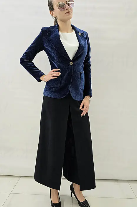 Тъмно синьо сако кадифе с брошка - 527 - Тъмно синьо сако кадифе с брошка - 527