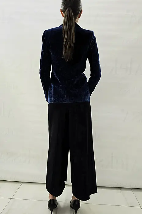 Тъмно синьо сако кадифе с брошка - 530 - Тъмно синьо сако кадифе с брошка - 530