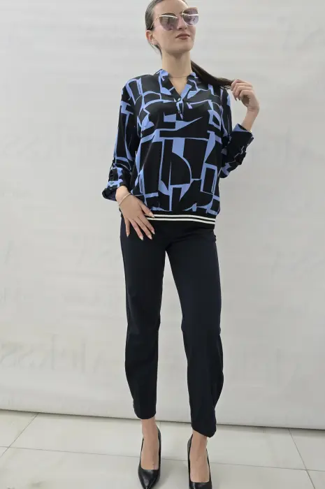 Дамска блуза в принт черно и синьо - Дамска блуза в принт черно и синьо