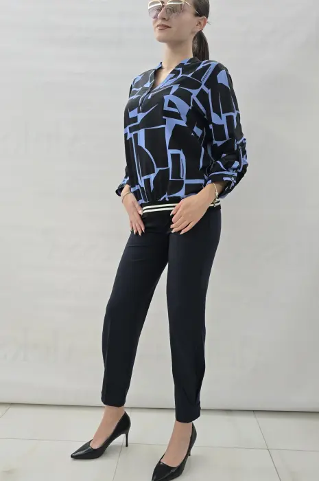 Дамска блуза в принт черно и синьо - 575 - Дамска блуза в принт черно и синьо - 575