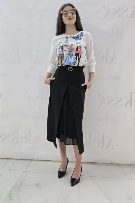 Бяла блуза в син принт - 570 - Бяла блуза в син принт - 570