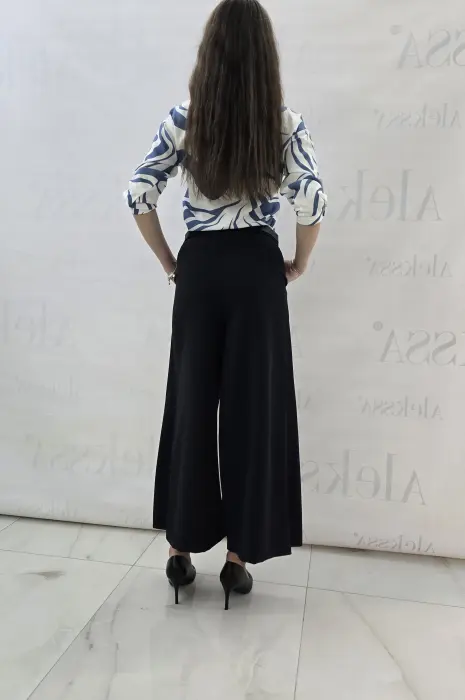 Тъмно син панталон - Тъмно син панталон