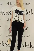 Дамска бяла блуза с цветя - Дамска бяла блуза с цветя