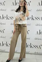 Бяла блуза с бежави цветя - Бяла блуза с бежави цветя