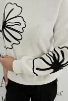 Бяла блуза с черни цветя - Бяла блуза с черни цветя